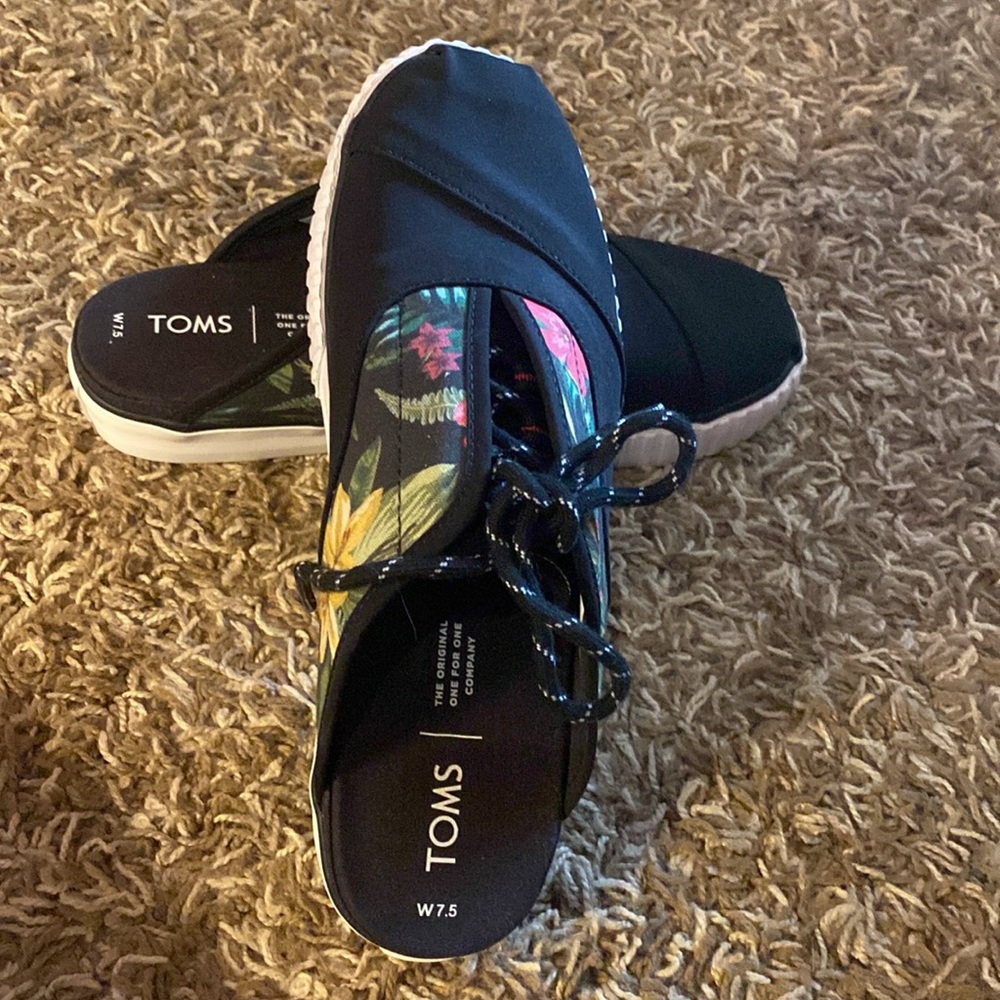 TOMS Black Sneakers with Holographic Accents - Picture 4 of 4